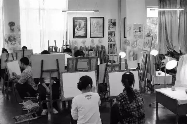 重庆美术培训画室：美术生的第一次是什么体验？